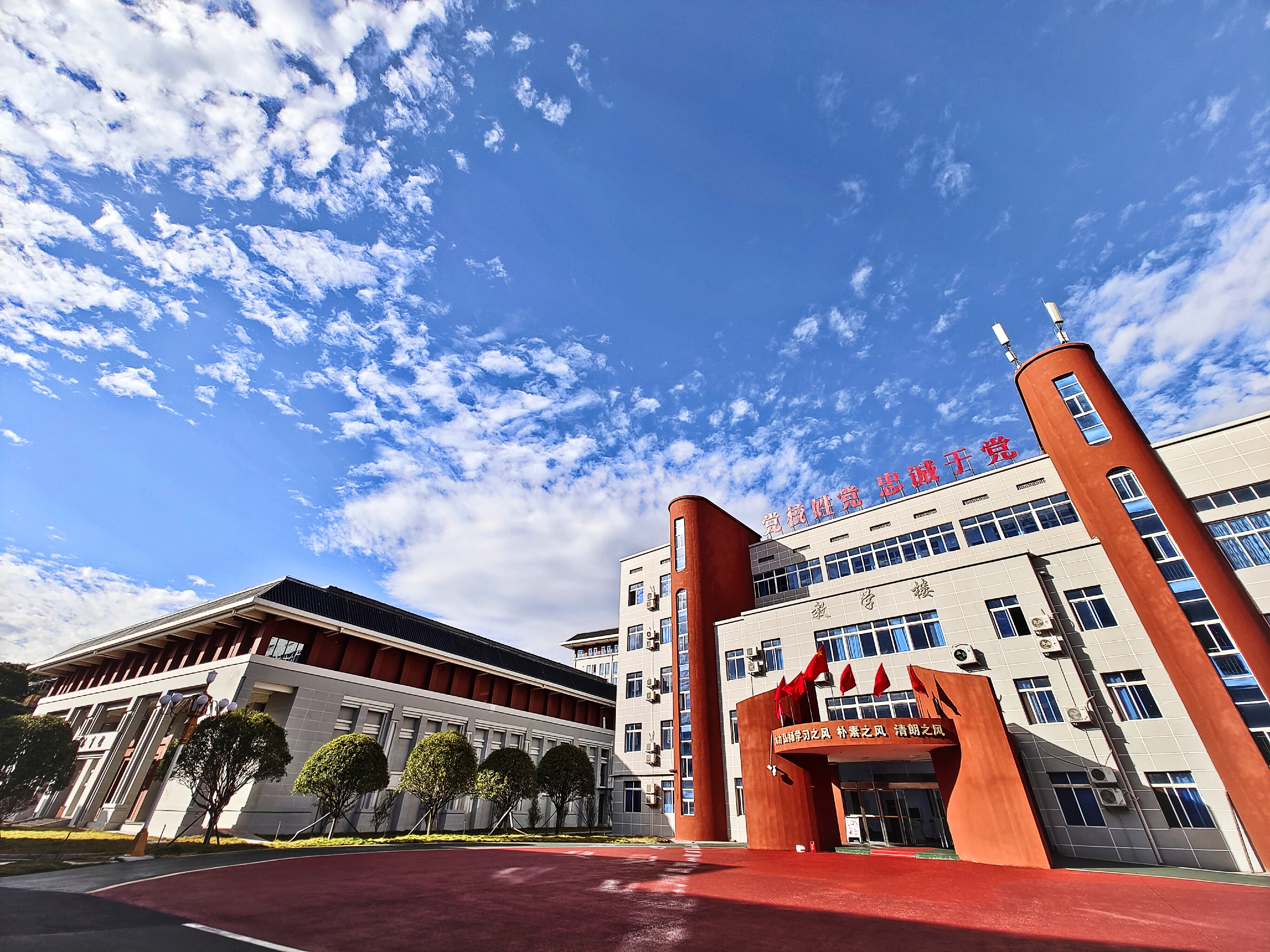教学楼.jpg